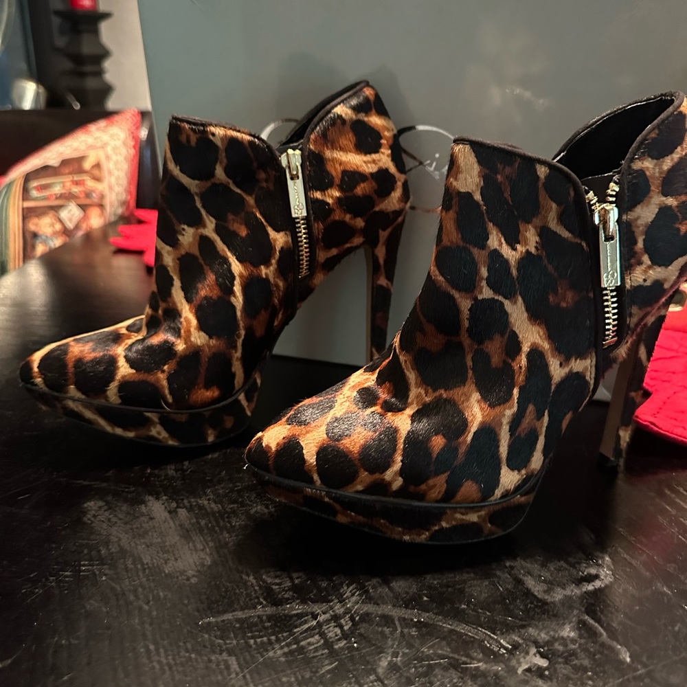JS leopard heel boot